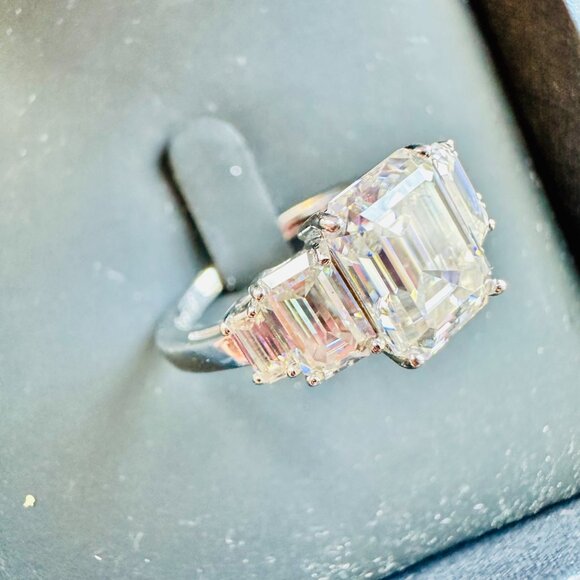 NEW DIAMONDLITE LTD. 5 CARAT MOISSANITE EMERALD SHAPE STERLING SILVER RING - Picture 4 of 7